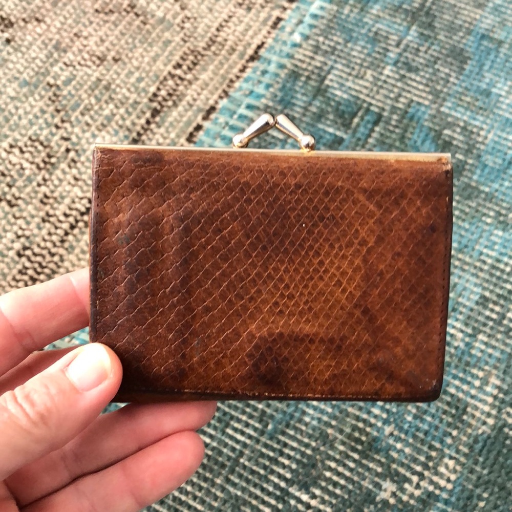 VINTAGE Abraham & Strauss small trifold kisslock wallet